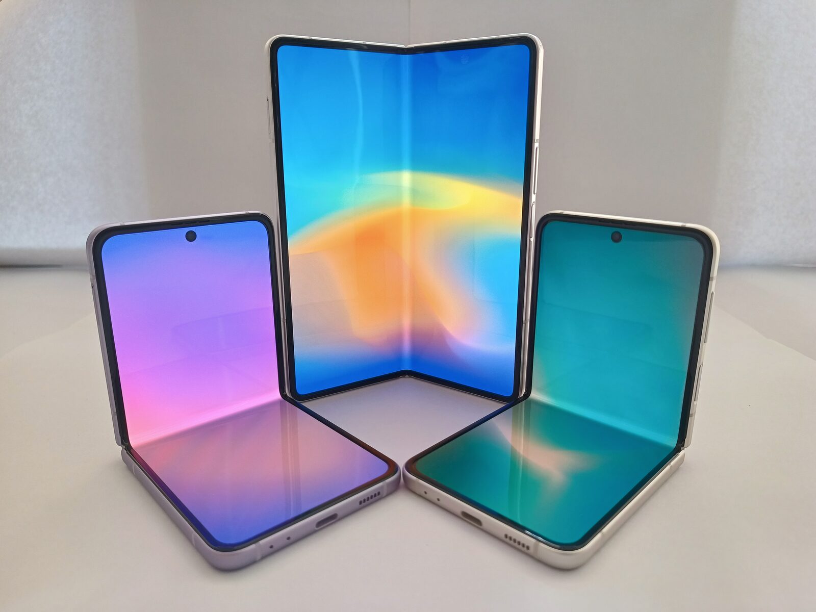 Foldable smartphones from Chinese makers